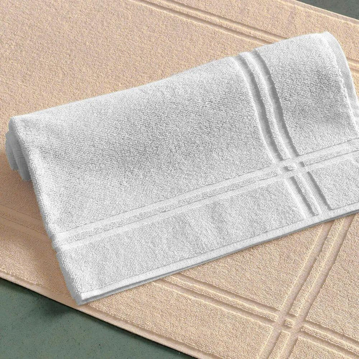 7909156343654 KARSTEN TOALLA DE PISO METROPOLE 45X65 BLANCO